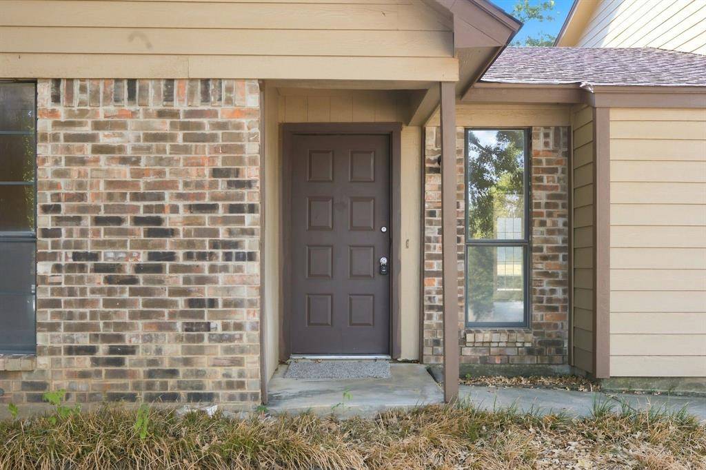 721 Timberoaks Drive, Azle, TX 76020