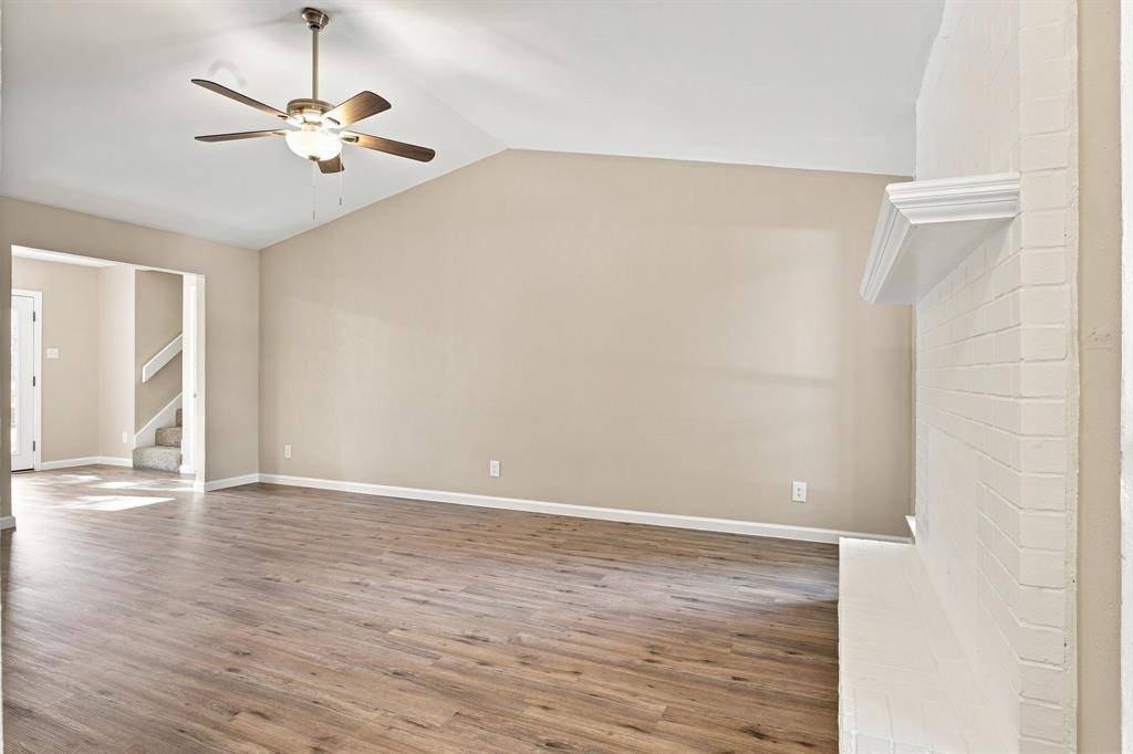 721 Timberoaks Drive, Azle, TX 76020
