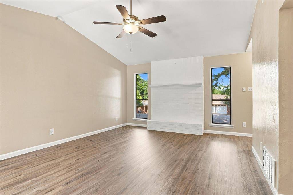 721 Timberoaks Drive, Azle, TX 76020