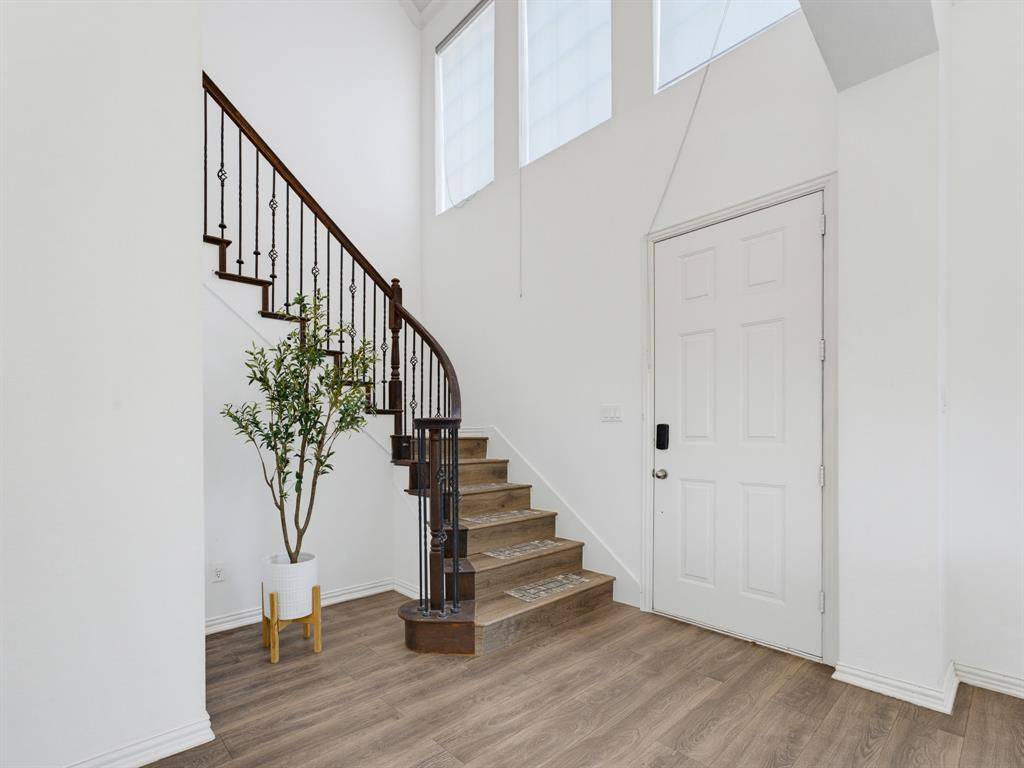 1833 Brookview Drive, Carrollton, TX 75007