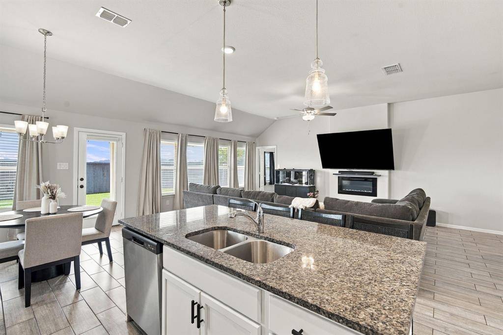 7122 Prairieside Trail, Venus, TX 76084