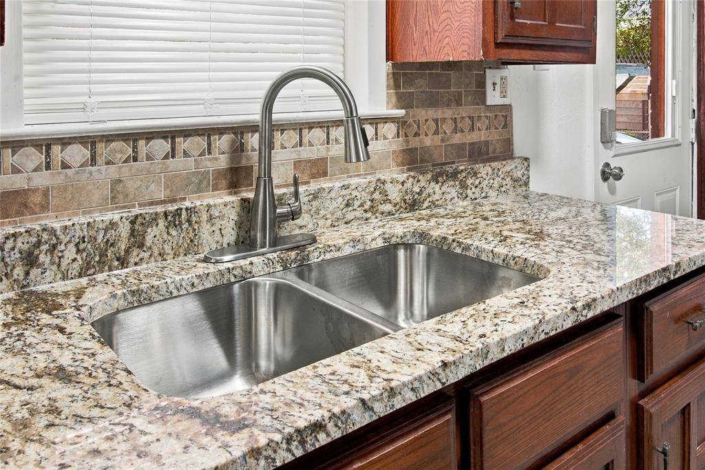 114 Bells Chapel Road, Waxahachie, TX 75165