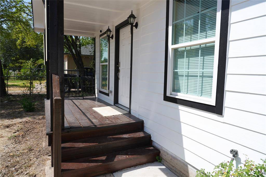 2313 N Riverside Drive, Fort Worth, TX 76111