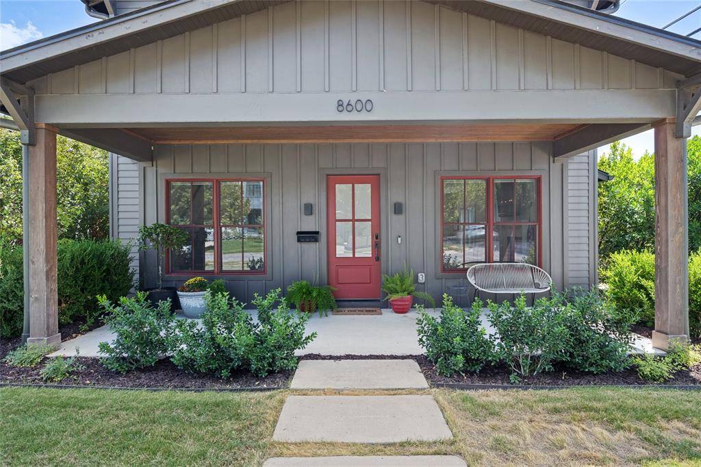 8600 Forest Hills Boulevard, Dallas, TX 75218