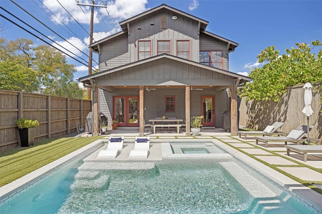 8600 Forest Hills Boulevard, Dallas, TX 75218