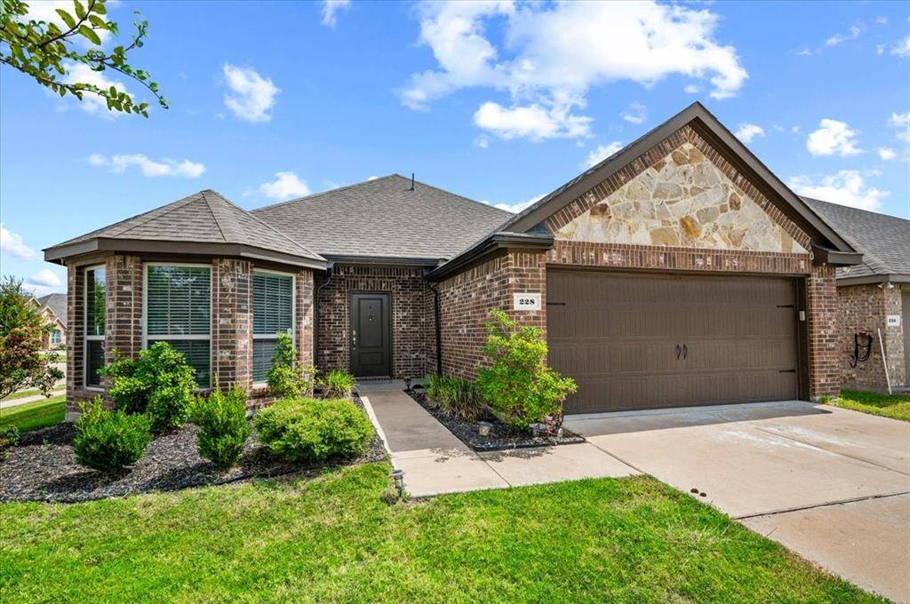 228 Garden Grove Drive, Waxahachie, TX 75165