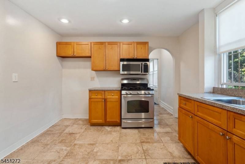 14-16 Scheerer Ave, Newark City, NJ 07112