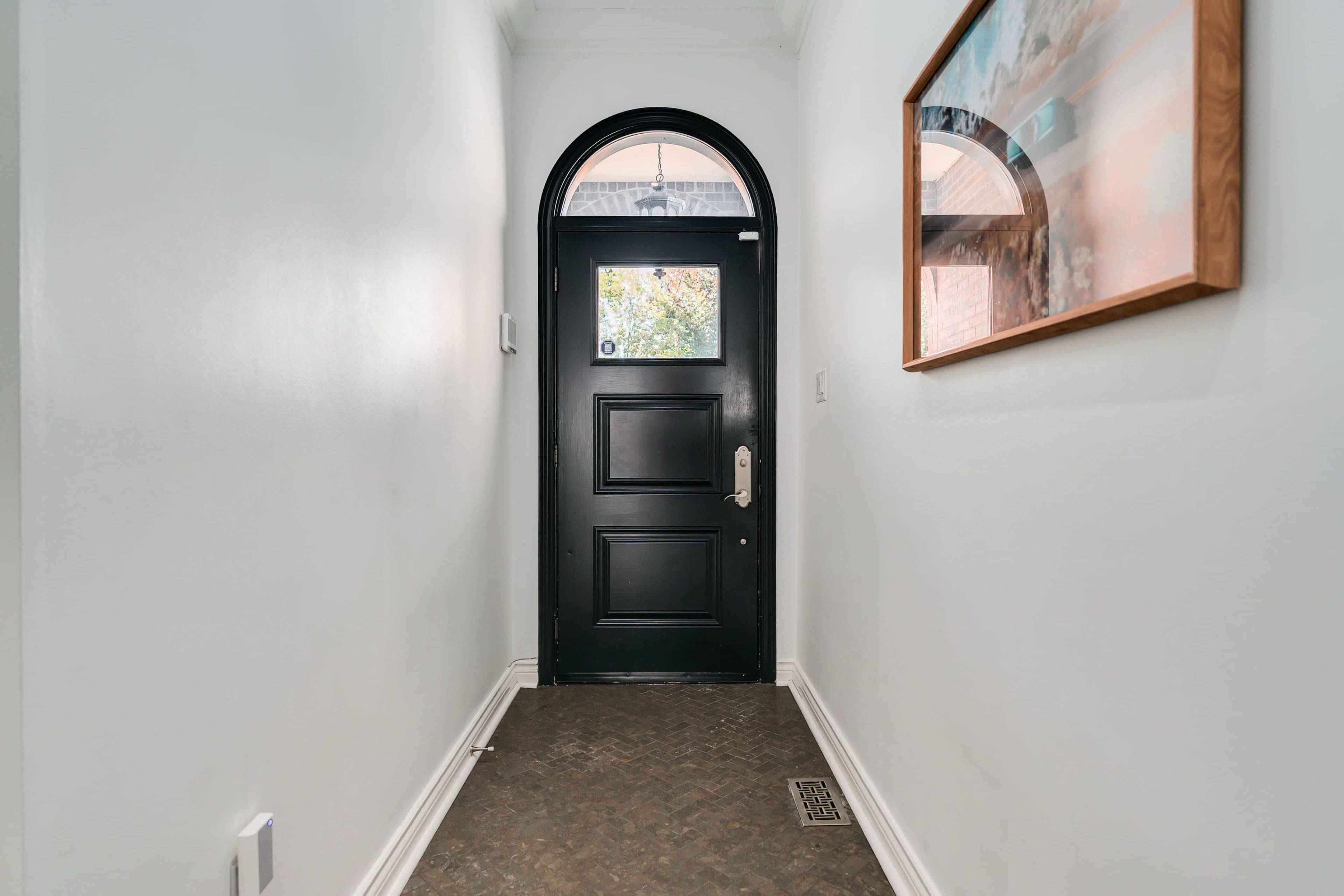 230 Glen RD, Toronto C09, ON M4W 2X3