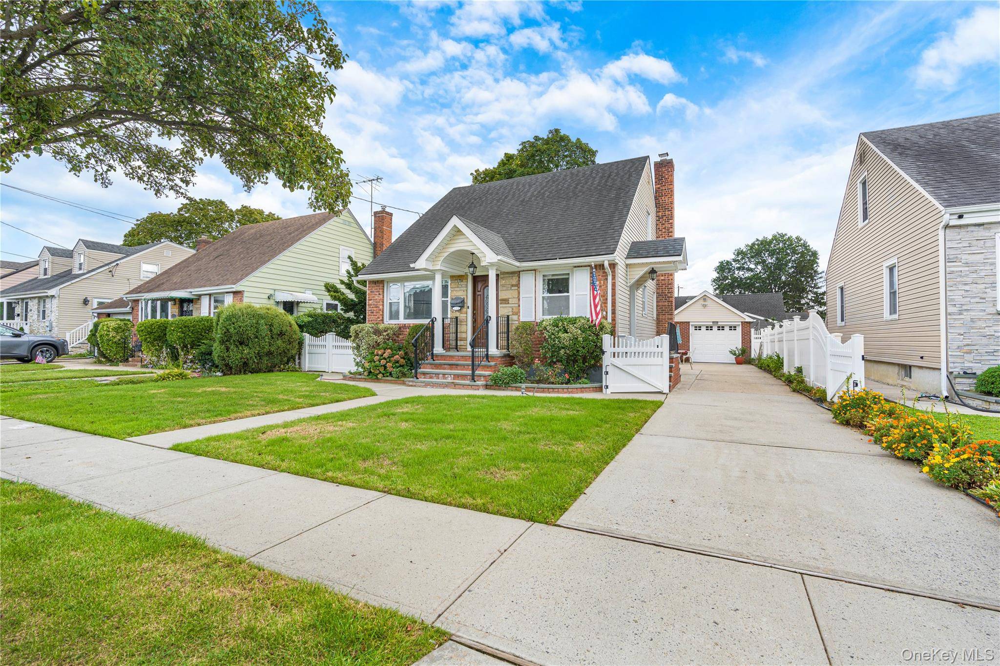 159 Raff AVE, Mineola, NY 11501