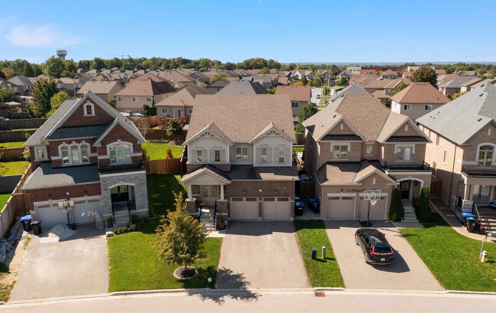 42 Hackett ST, New Tecumseth, ON L9R 0P7