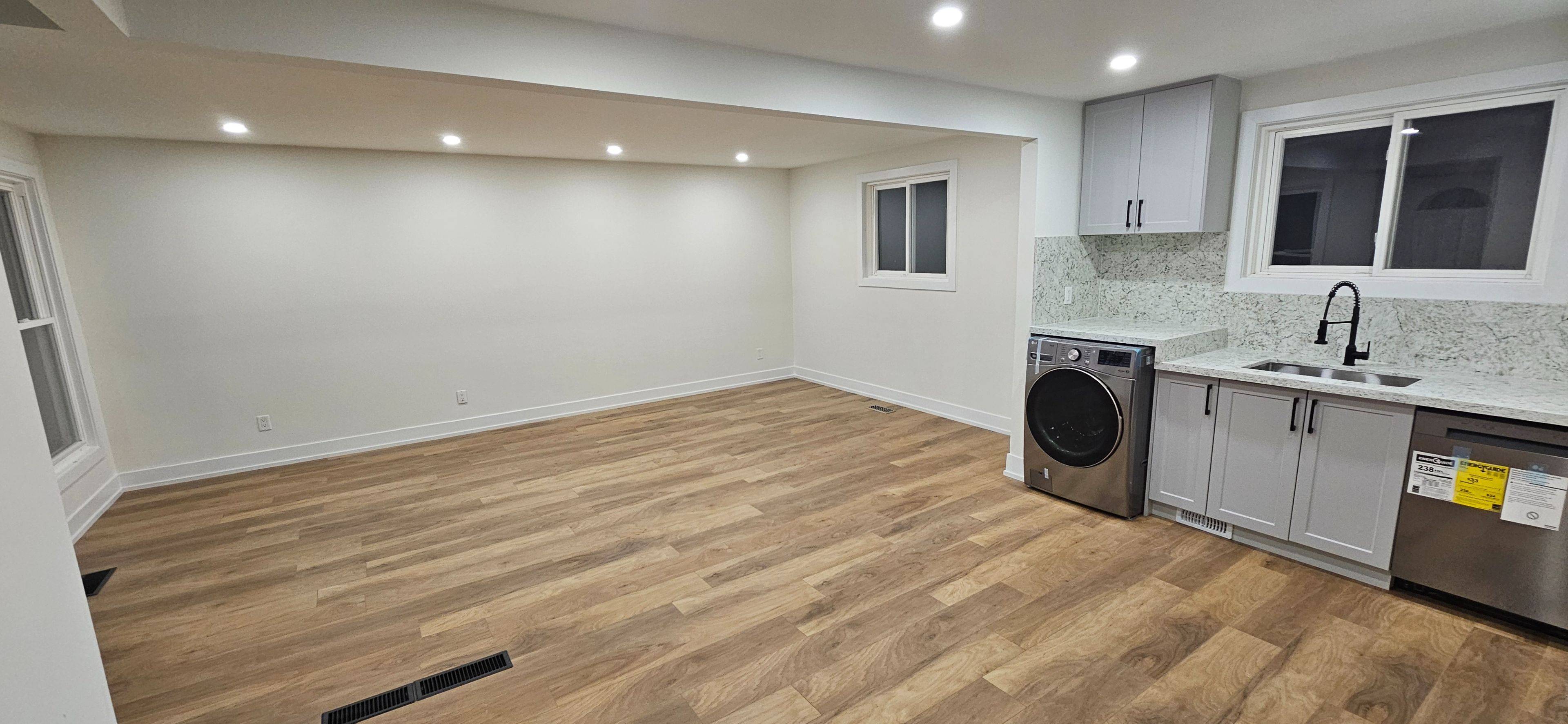 38 Jasper DR #Main Floor, Aurora, ON L4G 3B9