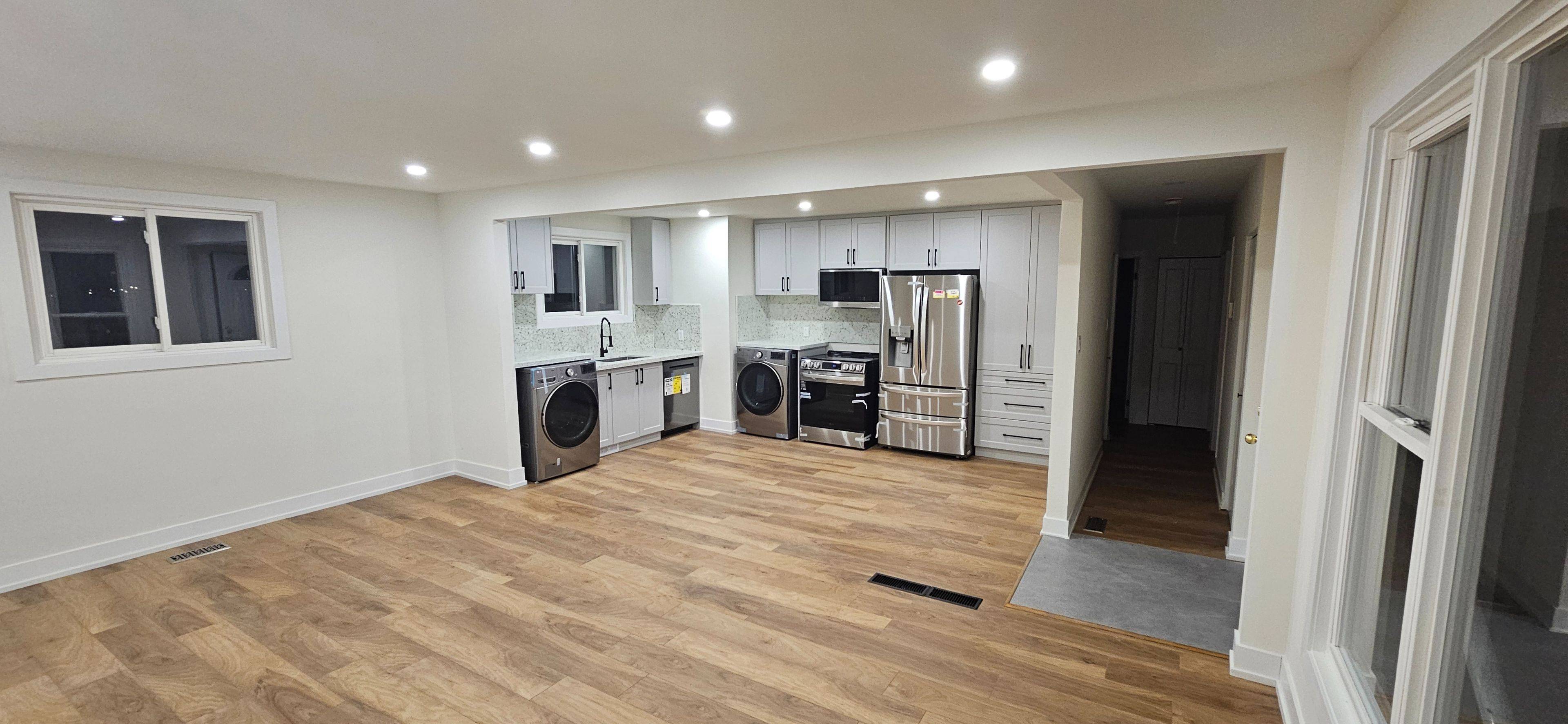 38 Jasper DR #Main Floor, Aurora, ON L4G 3B9