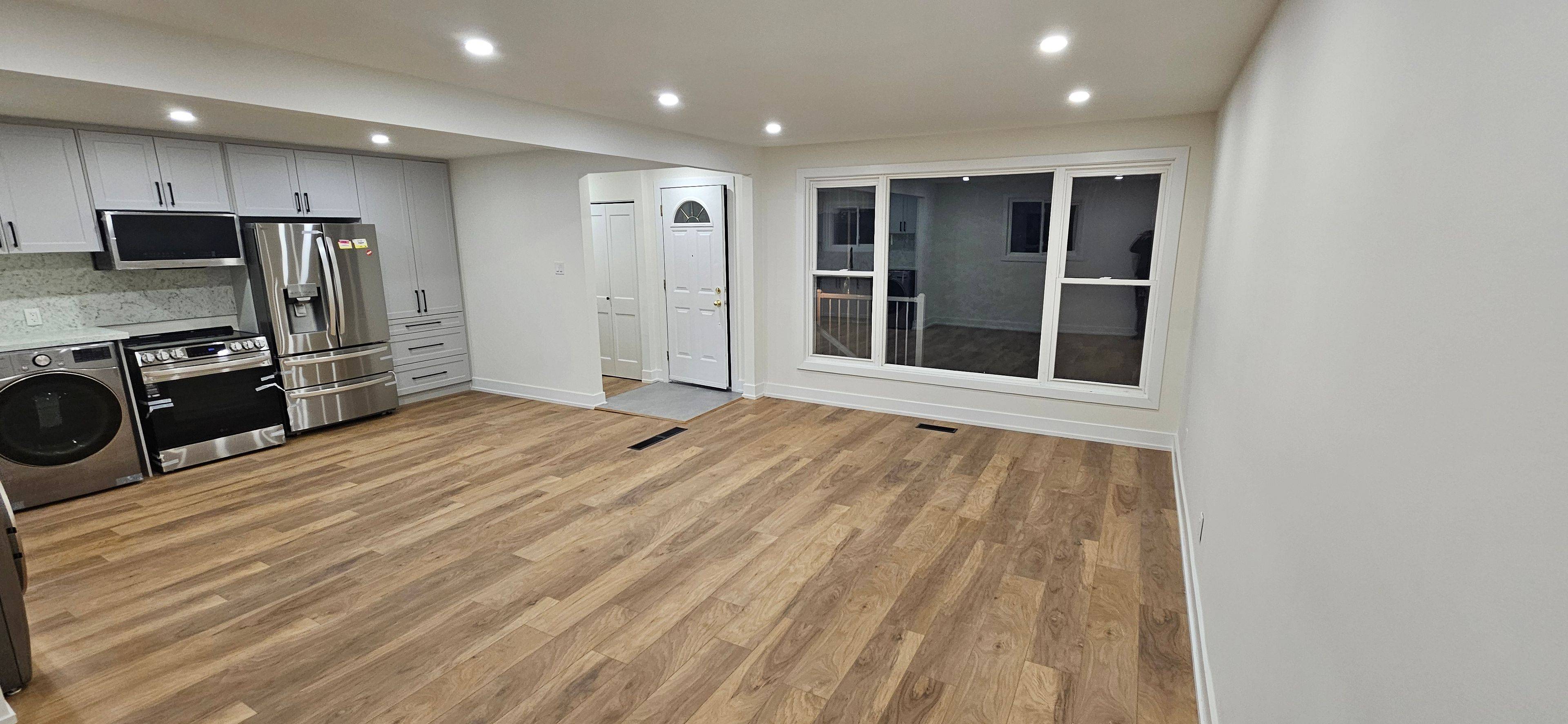 38 Jasper DR #Main Floor, Aurora, ON L4G 3B9