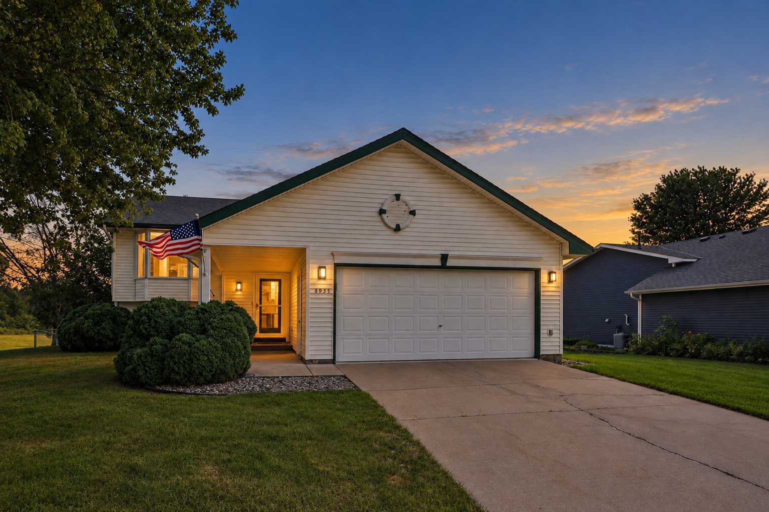 8935 W 125th ST, Savage, MN 55378
