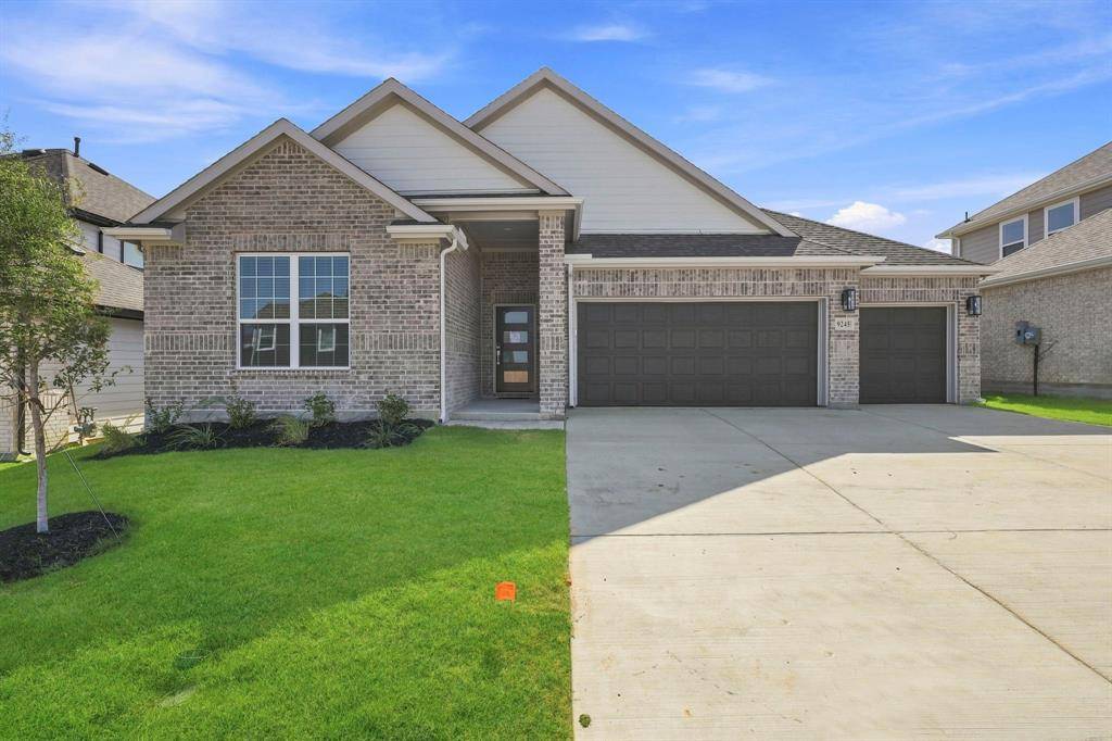 9245 Harrisburg Drive, Fort Worth, TX 76036