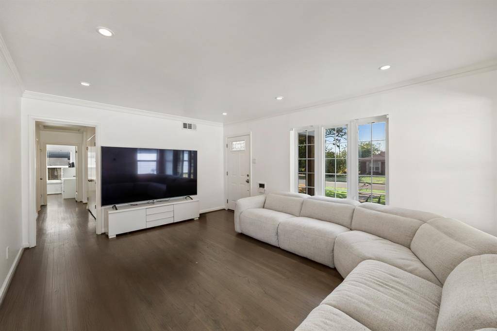 3727 Hawick Lane, Dallas, TX 75220