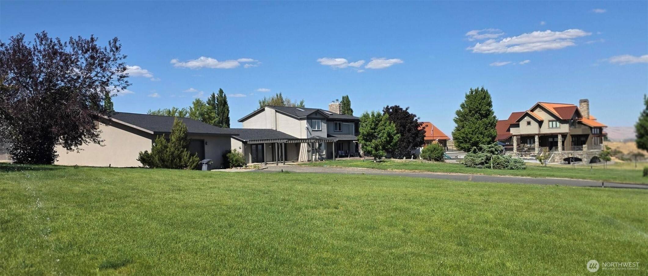 8601 Scenic DR, Yakima, WA 98908