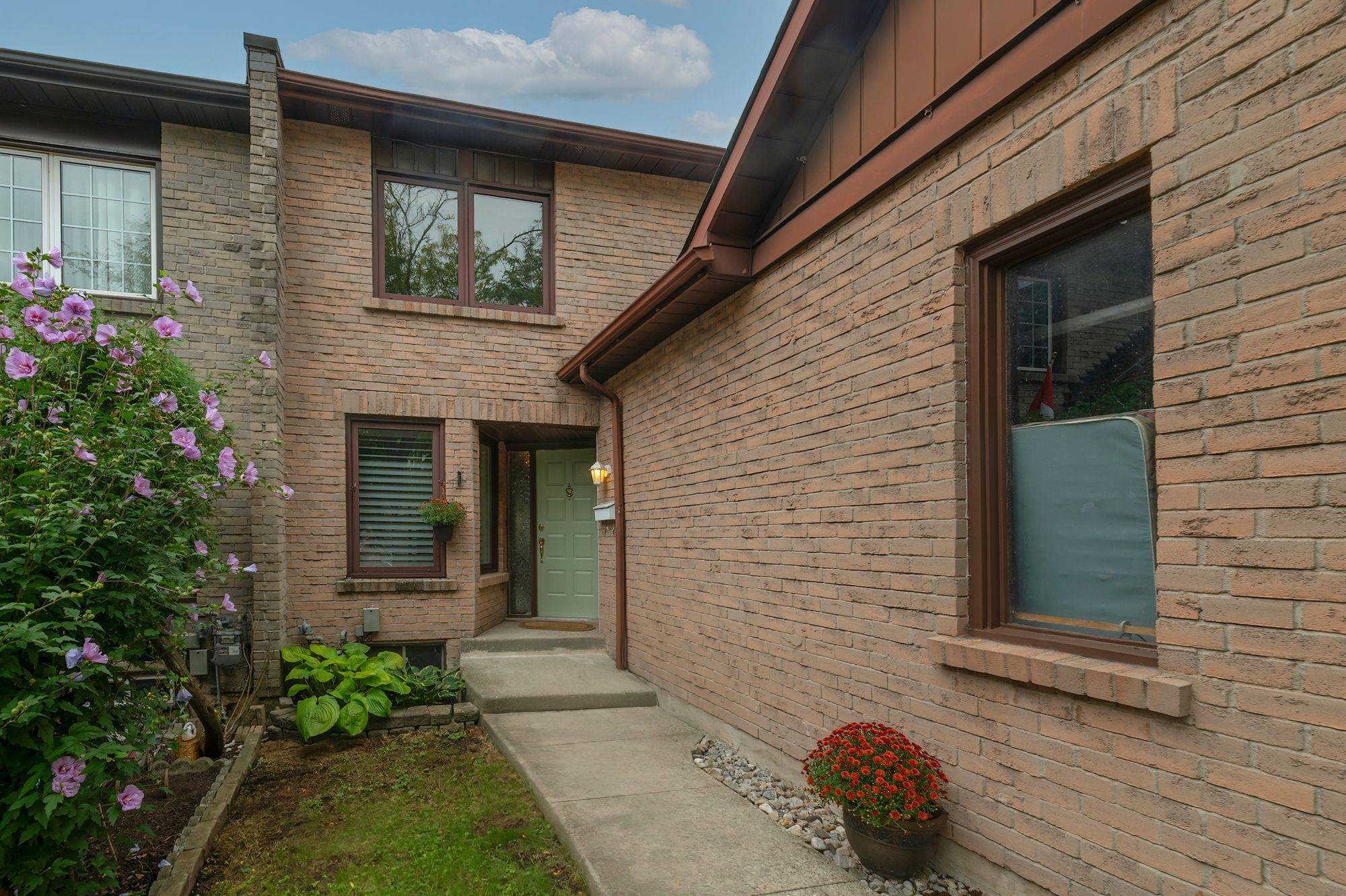 1066 Runnymead CRES, Oakville, ON L6M 1C4