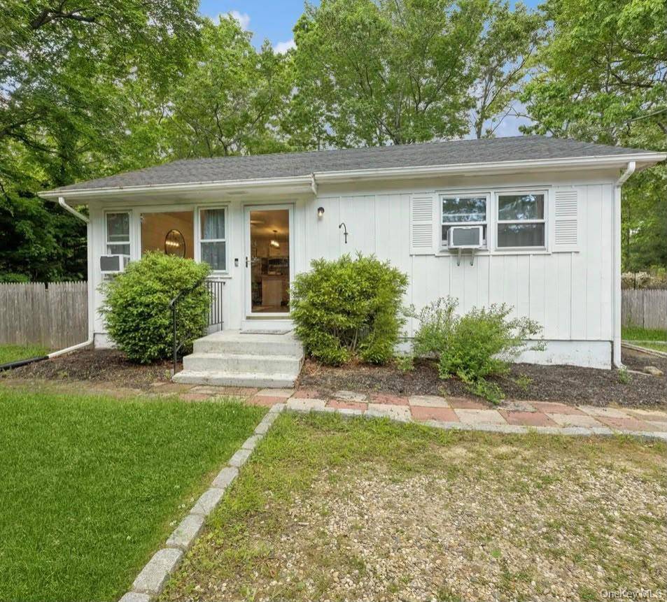 38 8th ST, East Hampton, NY 11937