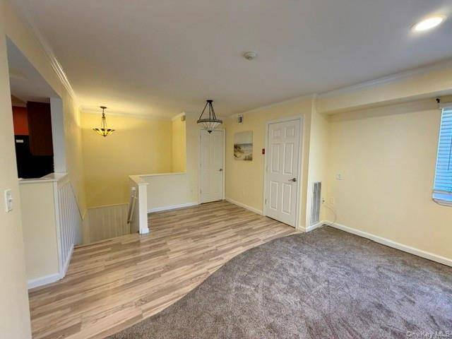 56 pointe cir s, Coram, NY 11727