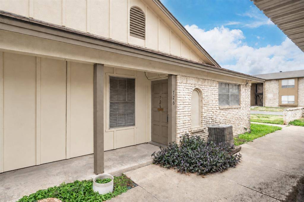726 E Pecan Street, Hurst, TX 76053
