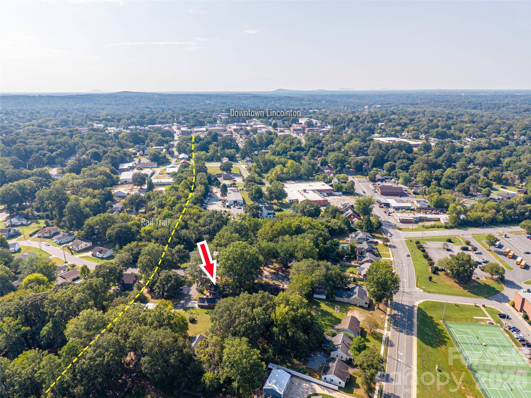 123 E Dixon ST, Lincolnton, NC 28092