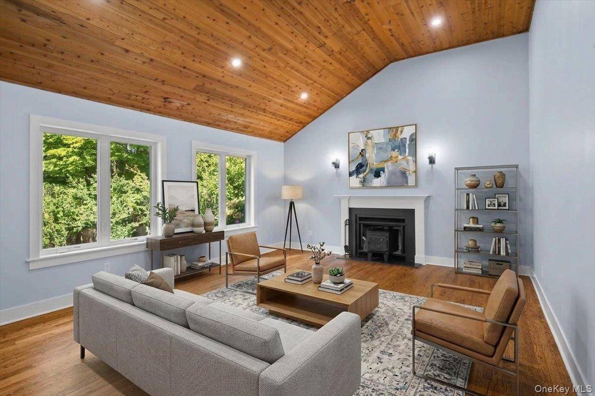 10 Tall Pines LN, Bedford, NY 10549