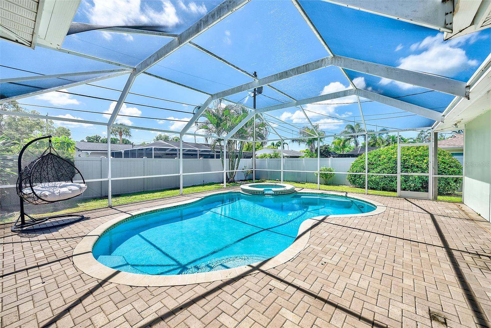 809 JACARANDA DR, Largo, FL 33770