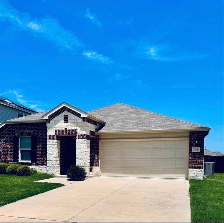 1709 Trace Drive, Aubrey, TX 76227
