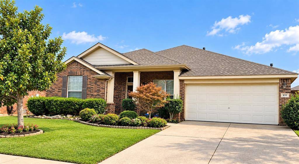 835 Roaring Springs Road, Grand Prairie, TX 75052