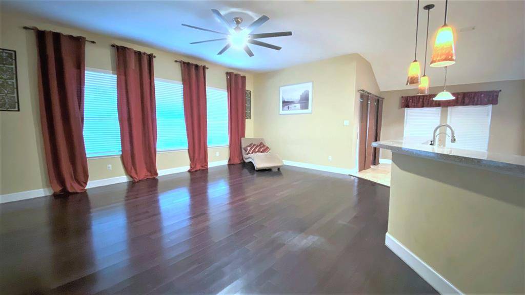 835 Roaring Springs Road, Grand Prairie, TX 75052