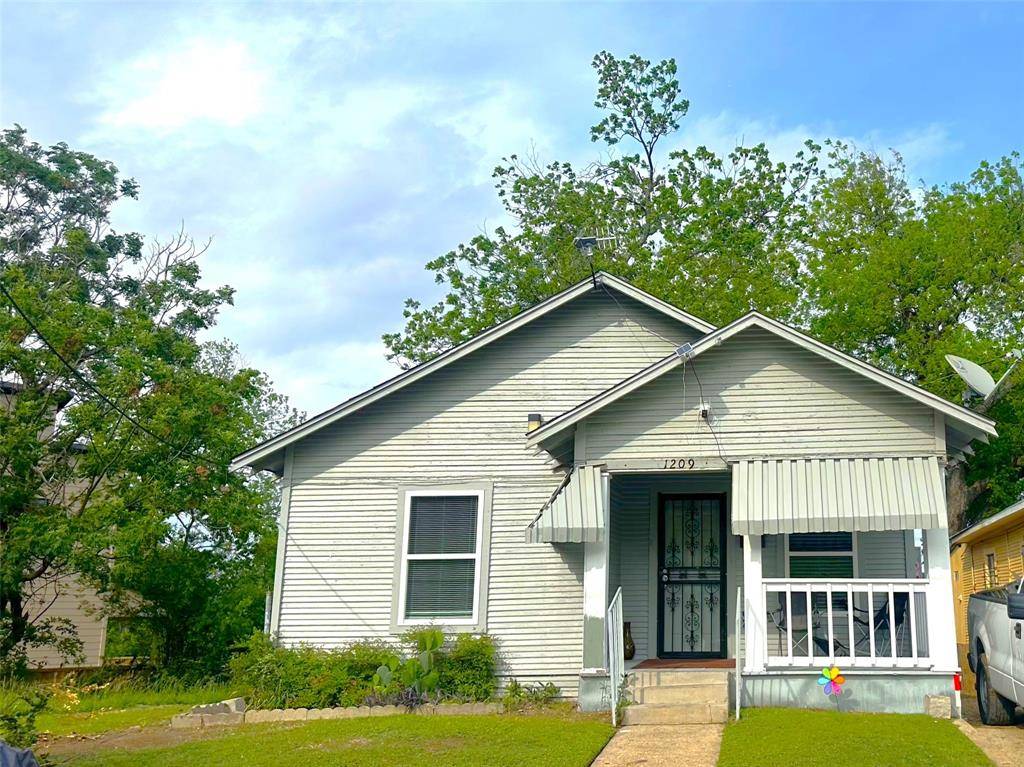 1209 Hutchins Avenue, Dallas, TX 75203