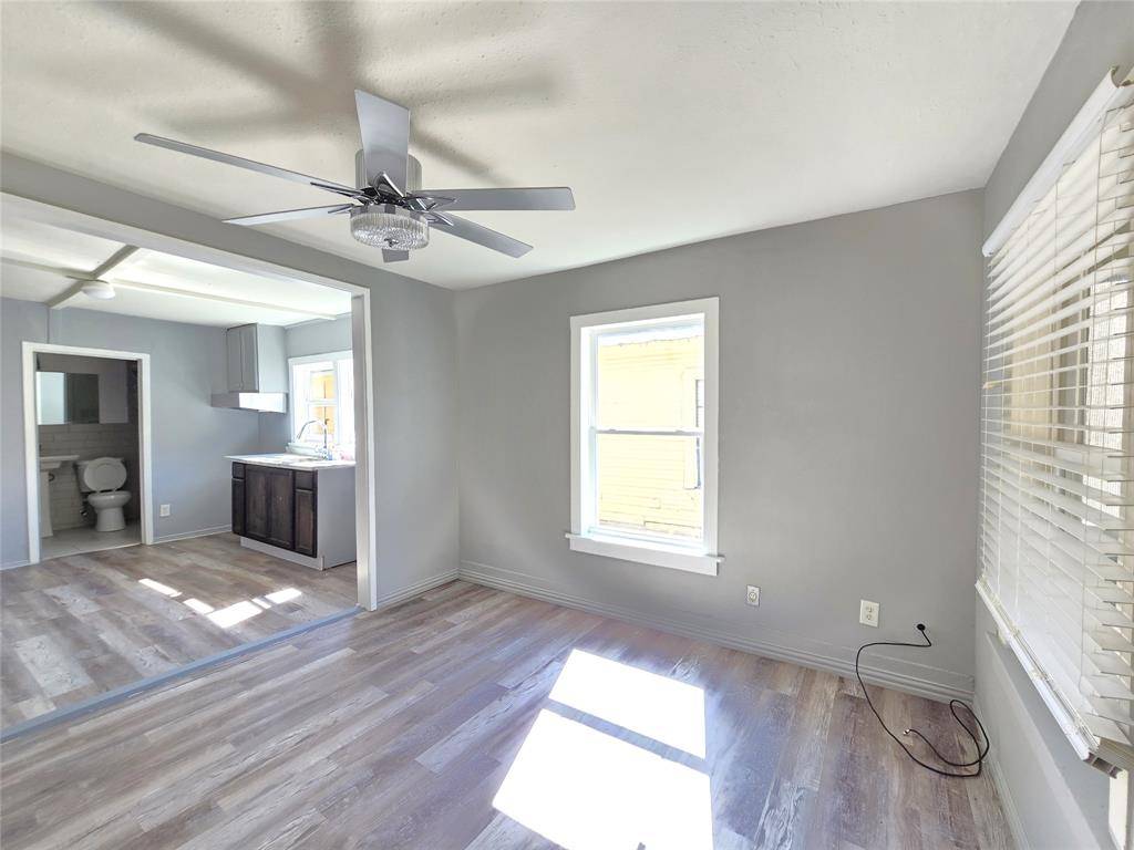 1209 Hutchins Avenue, Dallas, TX 75203