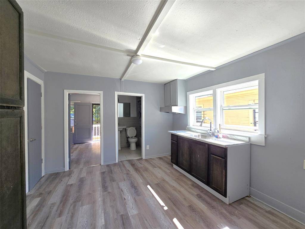 1209 Hutchins Avenue, Dallas, TX 75203