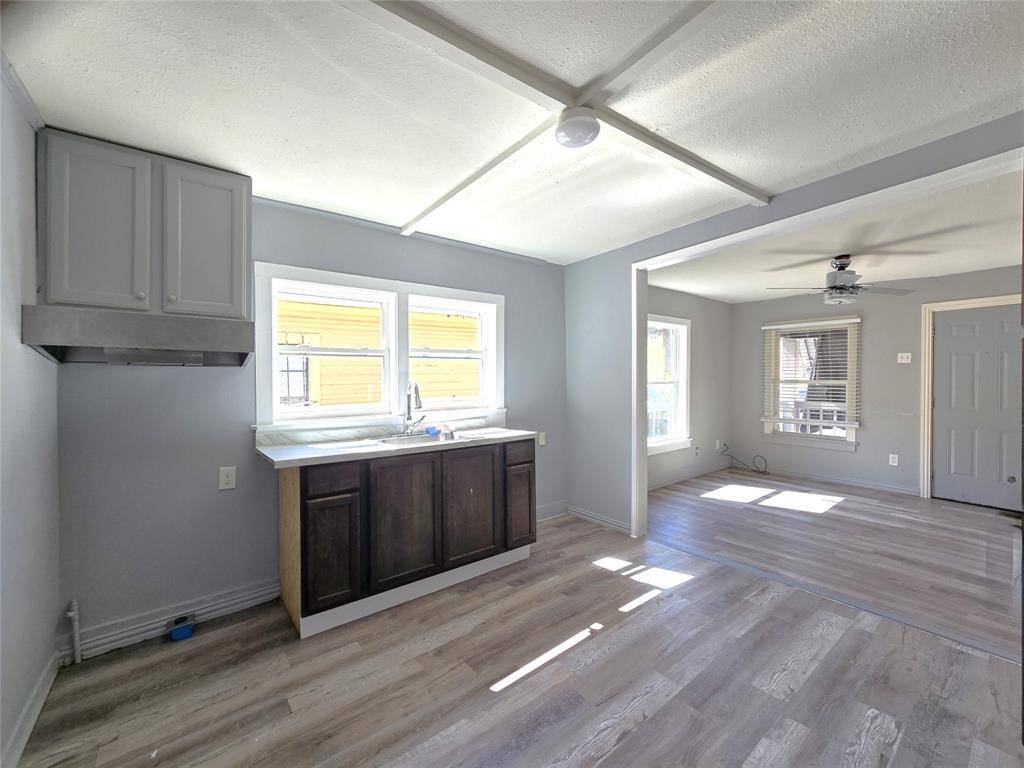 1209 Hutchins Avenue, Dallas, TX 75203
