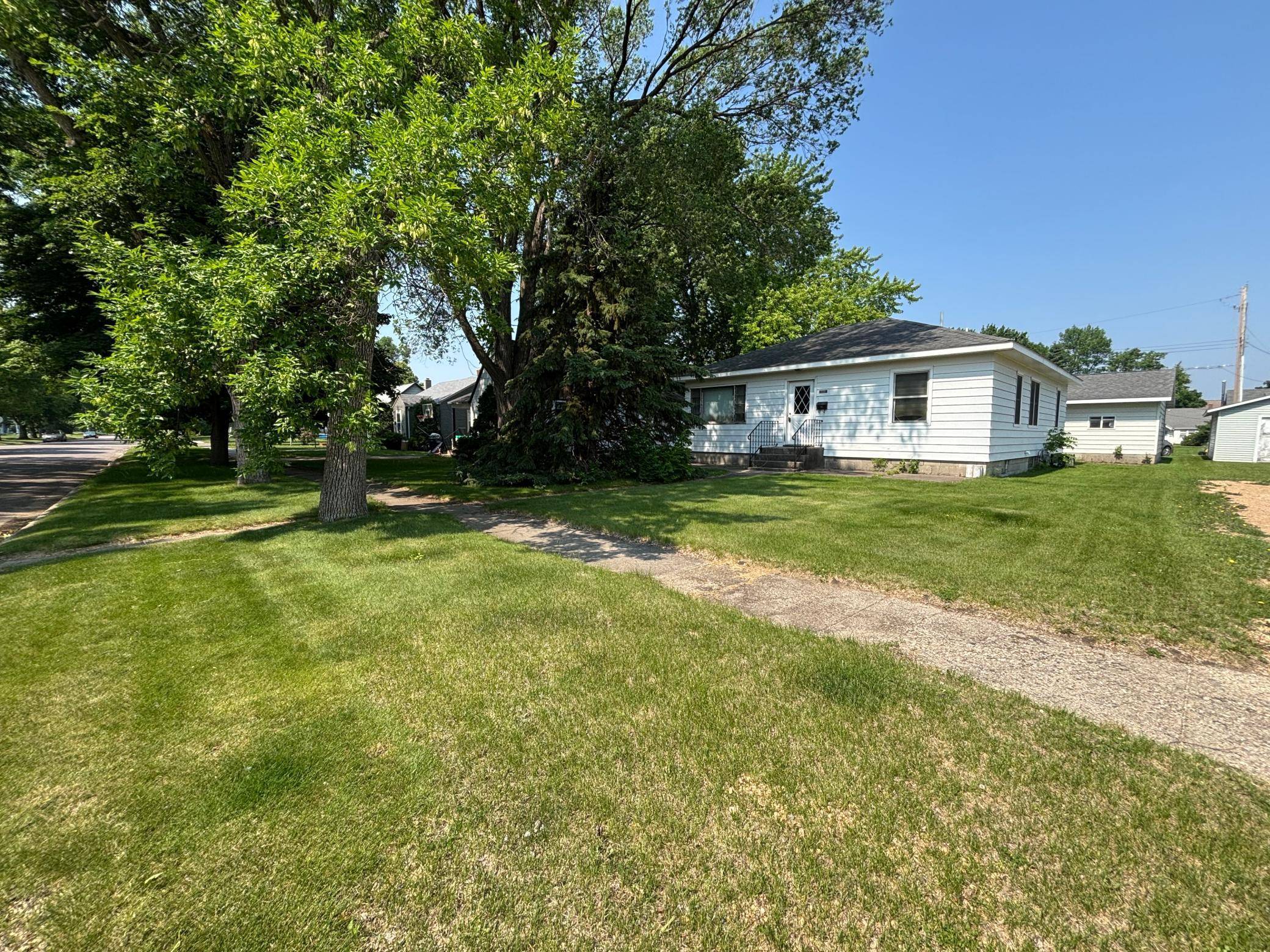 609 11th ST N, Benson, MN 56215