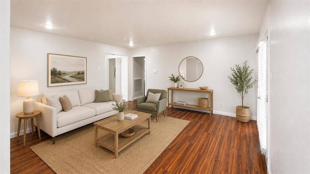 946 Highland Oaks Drive, Dallas, TX 75232