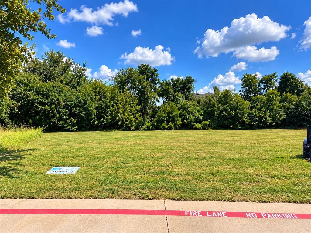 207 E Debbie Lane, Mansfield, TX 76063