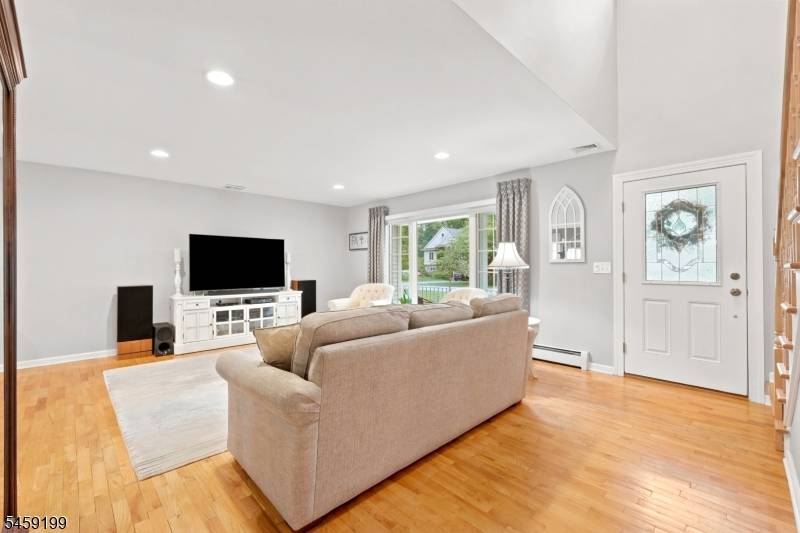 14 Daria Dr, Pequannock Twp., NJ 07440