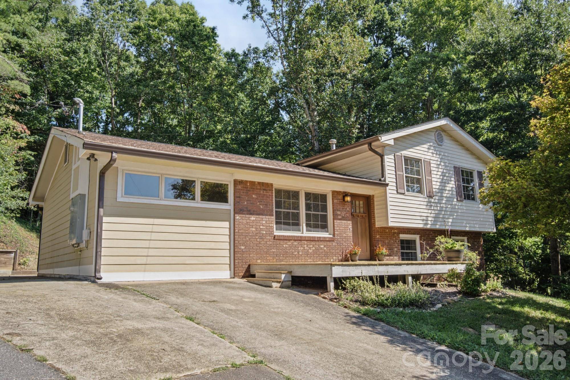 35 Clement DR, Asheville, NC 28805