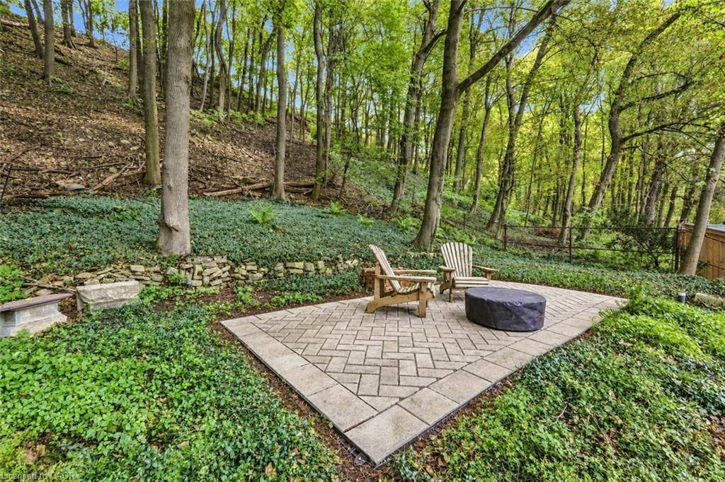 2 Freeman PL, Hamilton, ON L8N 2G5