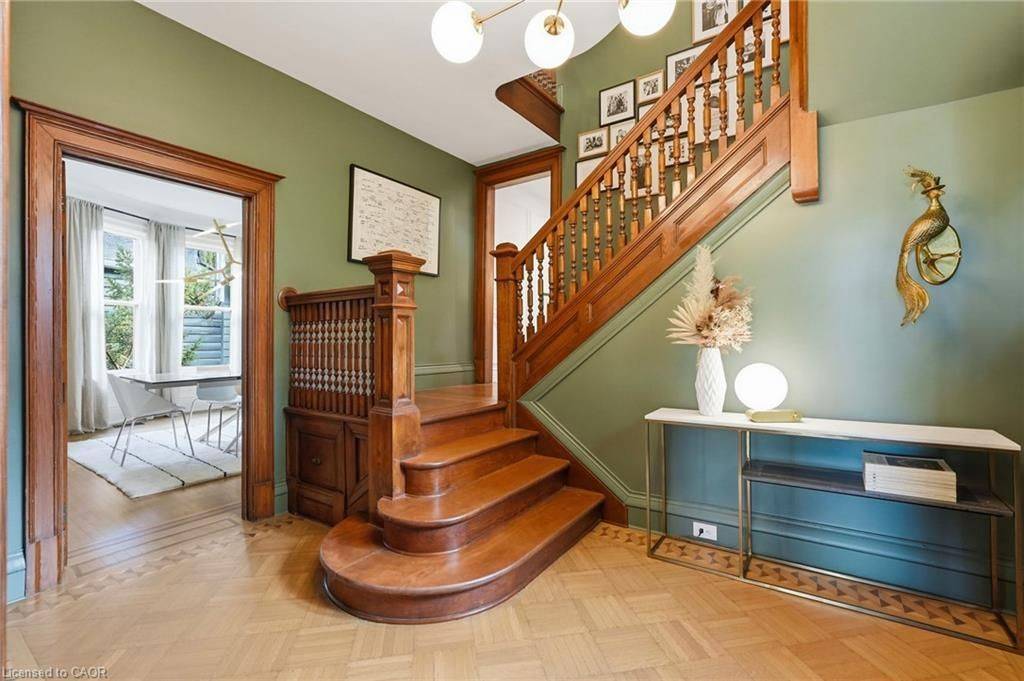 2 Freeman PL, Hamilton, ON L8N 2G5