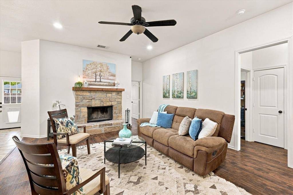 236 Firefly Drive, Springtown, TX 76082
