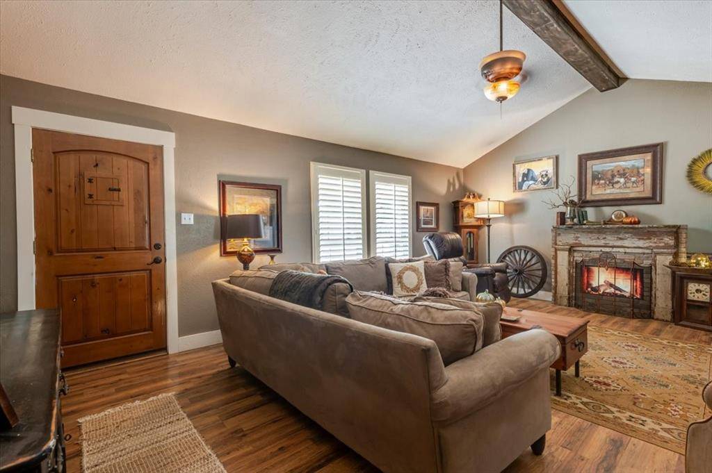 6515 Contrary Creek Road, Granbury, TX 76048