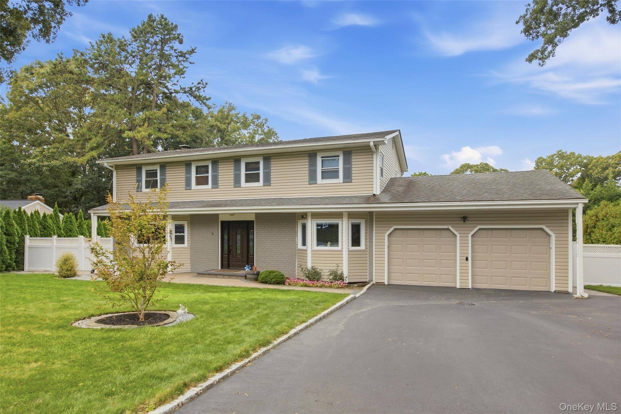6 Stuyvesant CIR, East Setauket, NY 11733