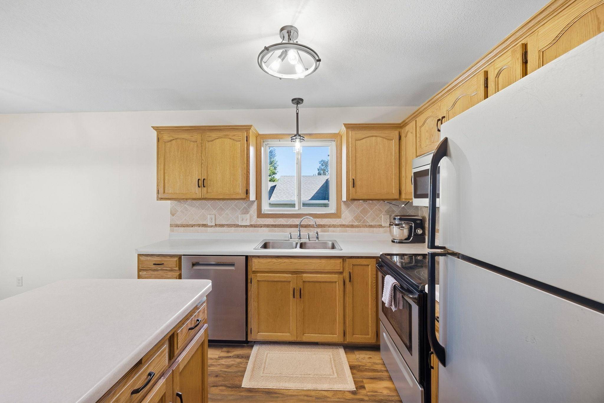 964 7th AVE NW, Hutchinson, MN 55350