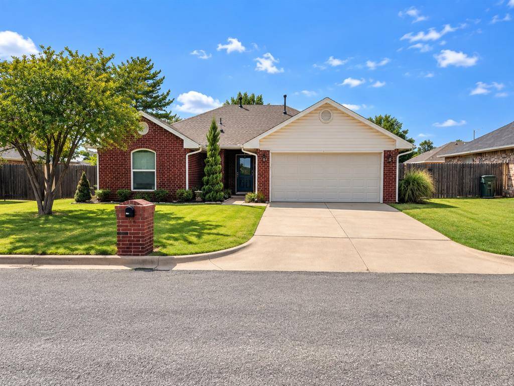 1751 Kelley DR, Clinton, OK 73601