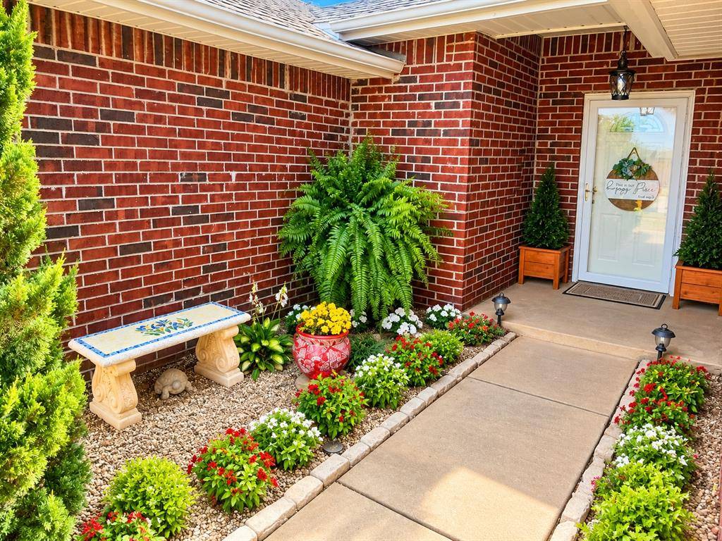 1751 Kelley DR, Clinton, OK 73601