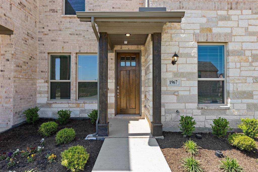 1967 Gentle Oak Trail, Corinth, TX 76210