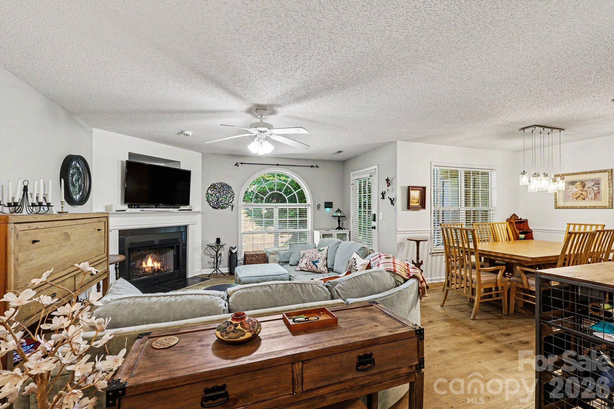 2012 Salem Bluff DR #812, Winston Salem, NC 27127